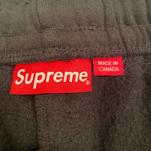 Supreme Small Box Baggy Cargo Sweatshort - Picture 7 of 10